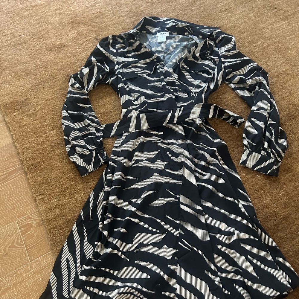 DKNY Black and White Patterned Long Sleeve Dress